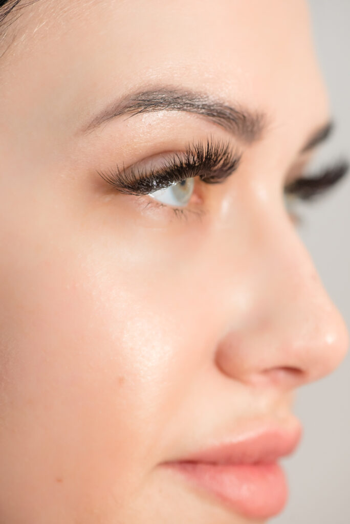 woman with lash extensions